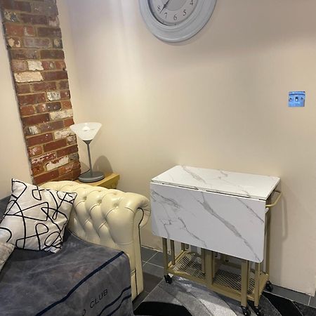 Flat 3 Meadow View Cozy Getaway Apartment Hurst Bagian luar foto