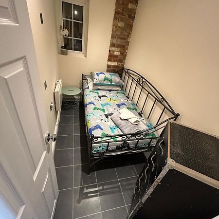 Flat 3 Meadow View Cozy Getaway Apartment Hurst Bagian luar foto