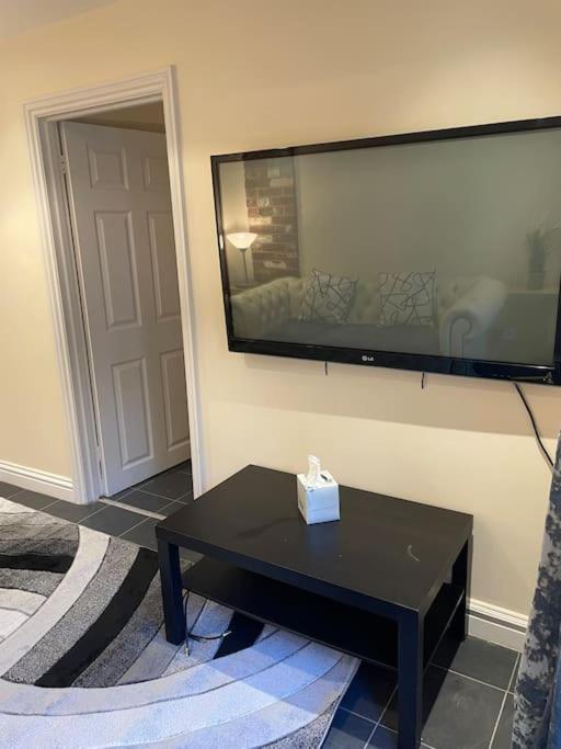Flat 3 Meadow View Cozy Getaway Apartment Hurst Bagian luar foto