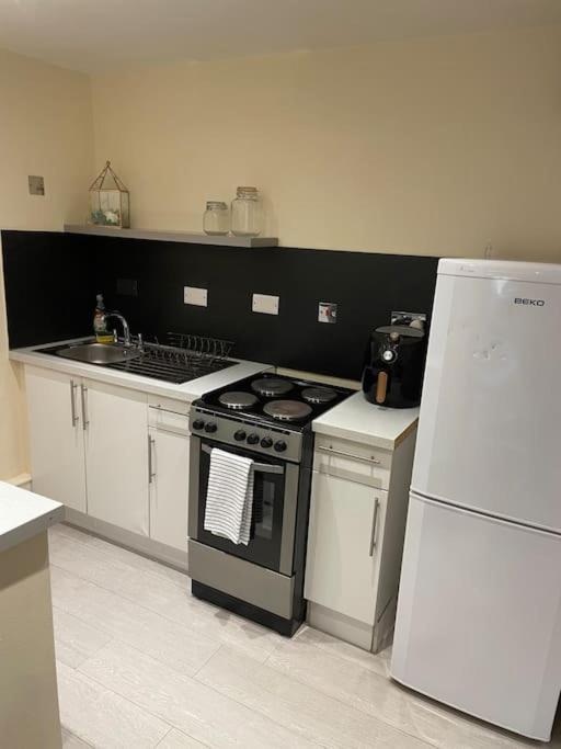 Flat 3 Meadow View Cozy Getaway Apartment Hurst Bagian luar foto