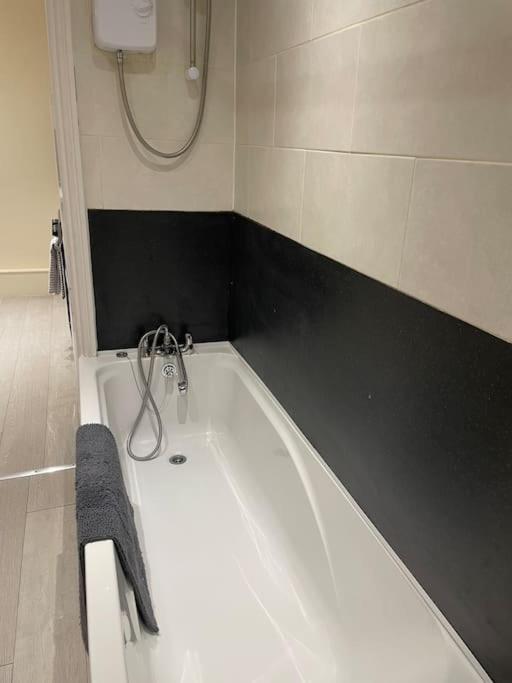 Flat 3 Meadow View Cozy Getaway Apartment Hurst Bagian luar foto