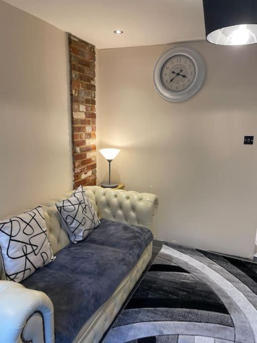 Flat 3 Meadow View Cozy Getaway Apartment Hurst Bagian luar foto
