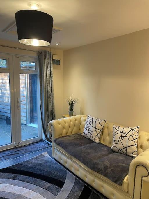 Flat 3 Meadow View Cozy Getaway Apartment Hurst Bagian luar foto