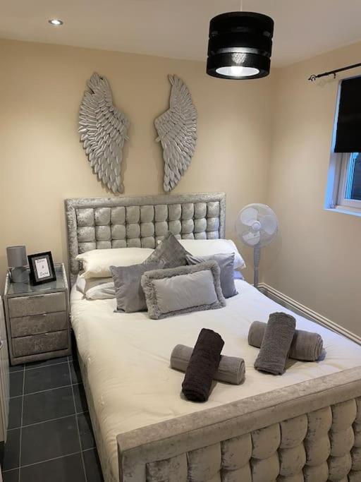 Flat 3 Meadow View Cozy Getaway Apartment Hurst Bagian luar foto