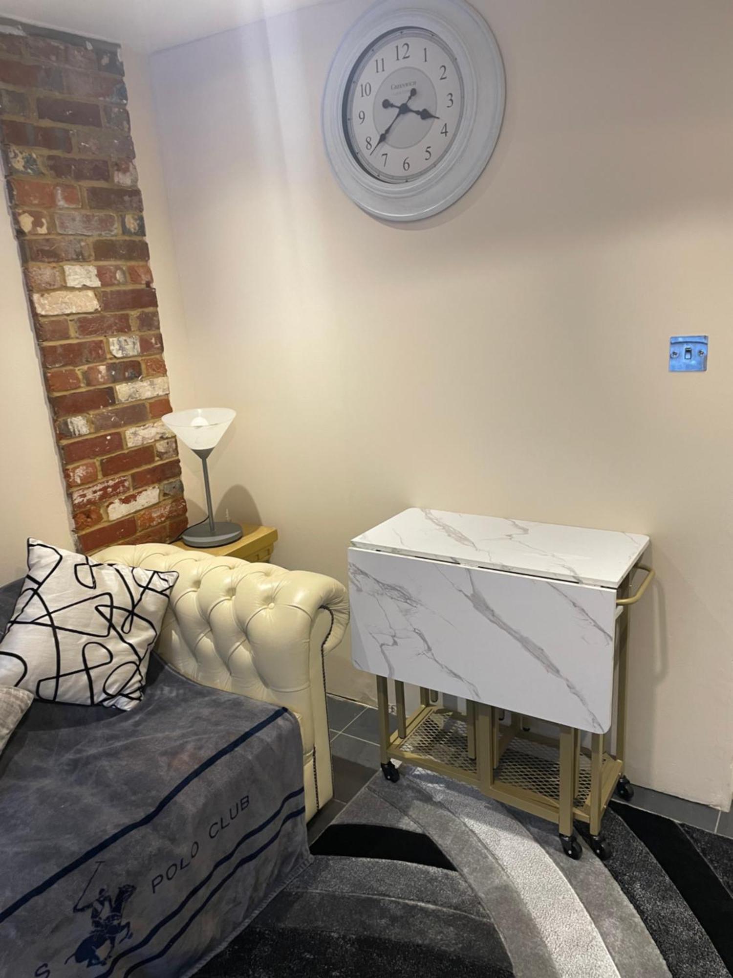 Flat 3 Meadow View Cozy Getaway Apartment Hurst Bagian luar foto
